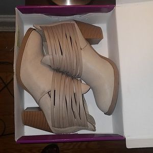Rampage Verna sand booties